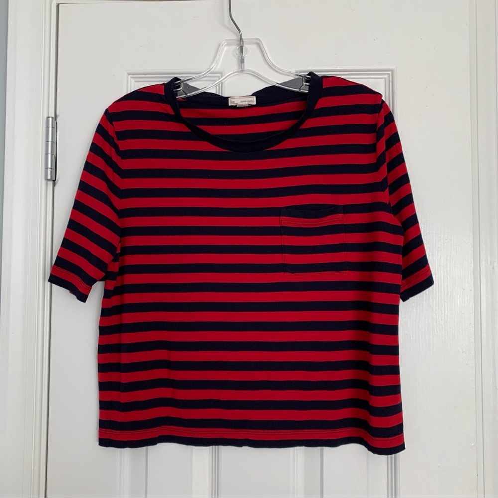 Gap red and navy blue striped cropped short sleeve top